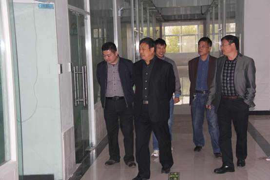 说明:D:\D盘\2015年下\教学相关照片\员工座谈会，亓院调研\照片 060.jpg